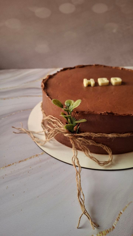 کیک تولد شکلاتی با روکش خامه شکلاتی😍🍫🍫