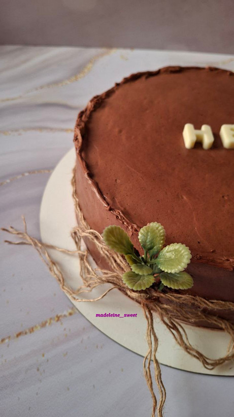 کیک تولد شکلاتی با روکش خامه شکلاتی😍🍫🍫